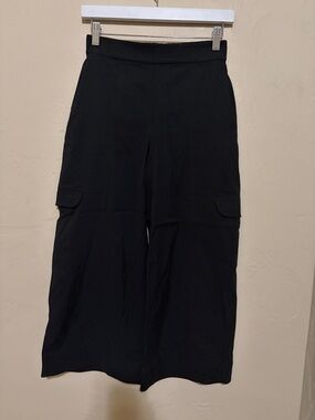 lululemon Black Metropolis Maven Cargo Wide Leg Crop. Like New! Worn Once!